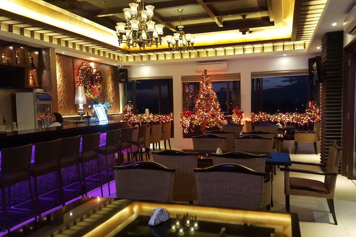 Lounge 124 of 139