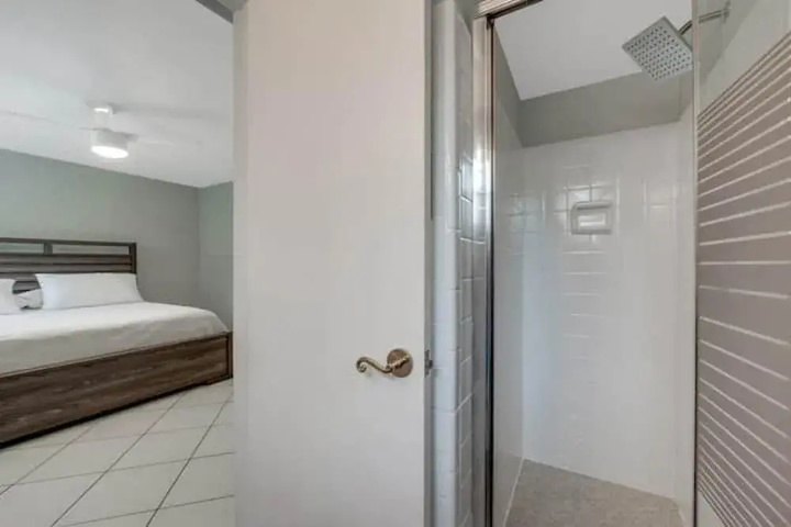Room 6 of 13
