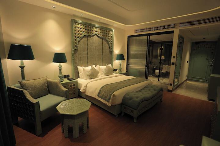 Room 10 of 26