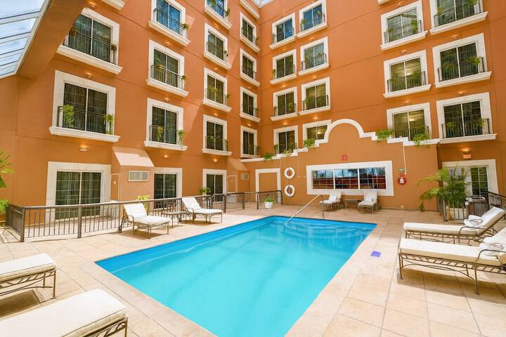 Pool Hotel