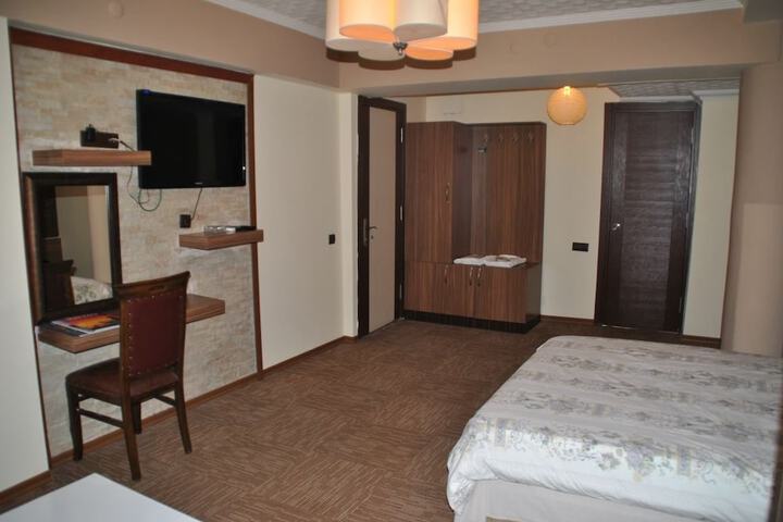 Room 5 of 19
