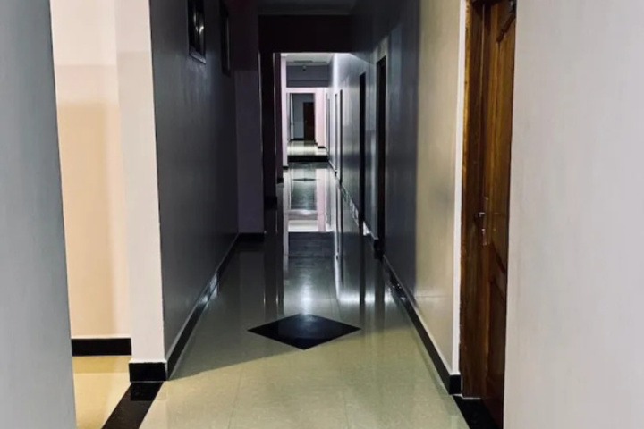 Room 10 of 12