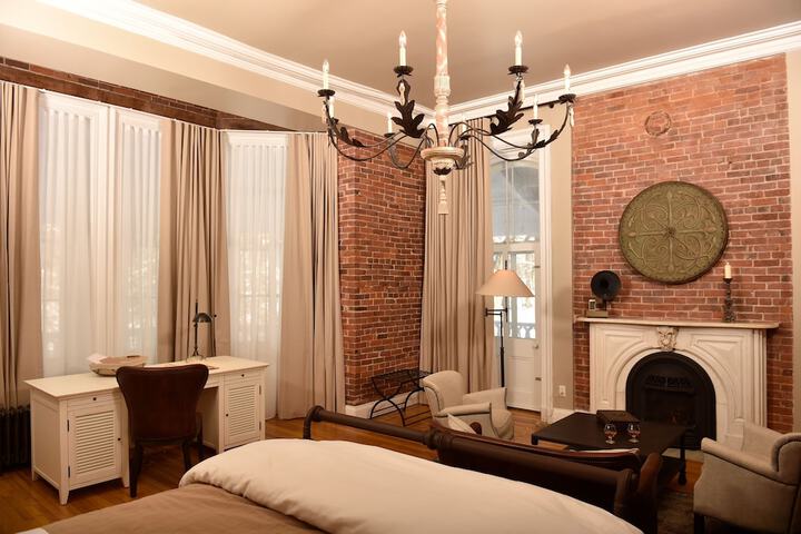 Room 3 of 51
