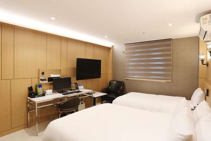 Room 13 of 46