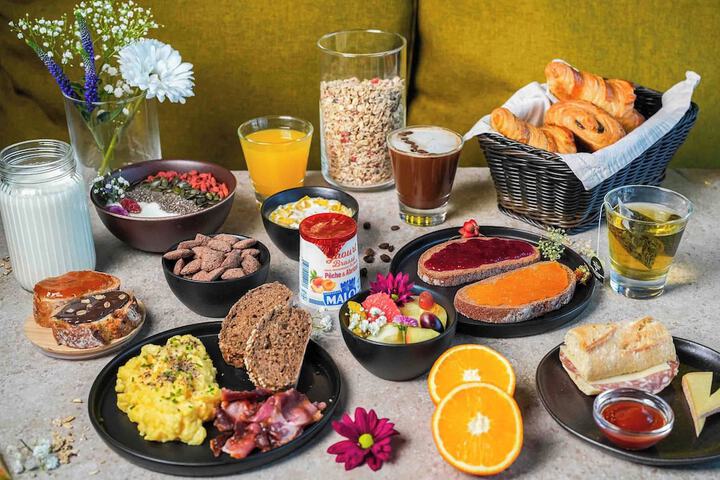 Breakfast buffet