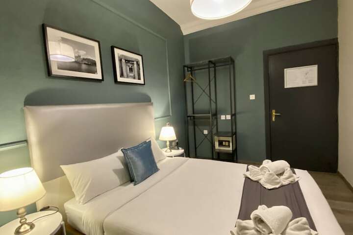 Room 32 of 87