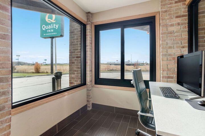 Business Center 38 of 41