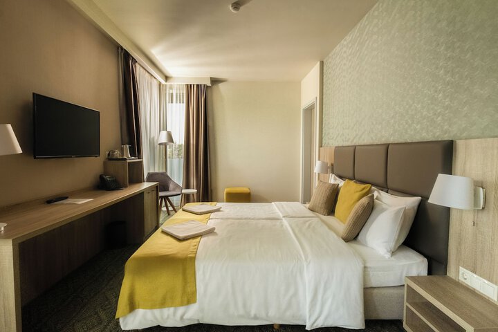 Room 6 of 30