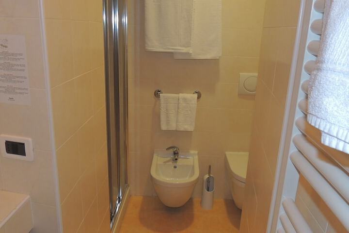 Room 42 of 82