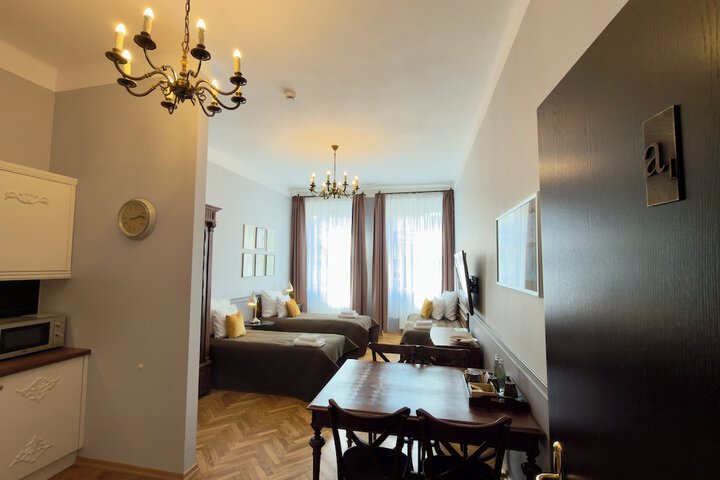 Room 19 of 121
