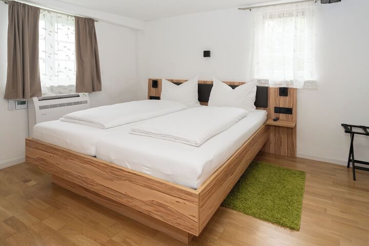 Room 13 of 27
