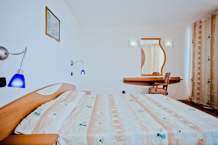 Room 5 of 91