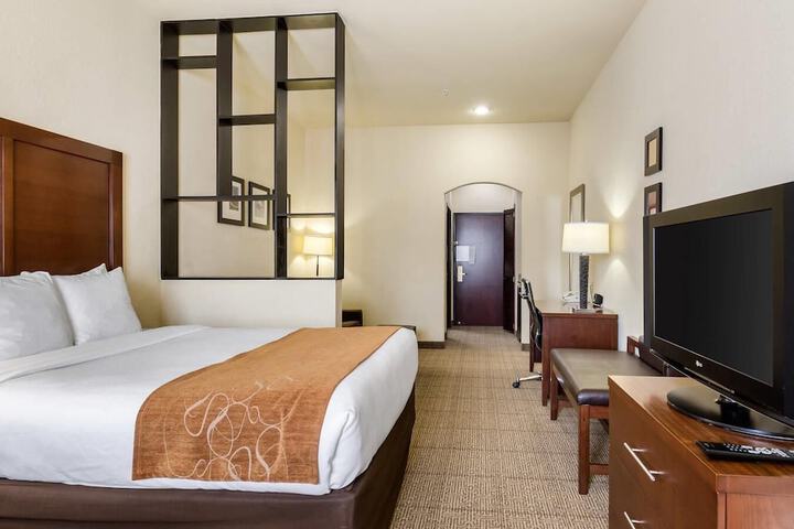 Room 6 of 33