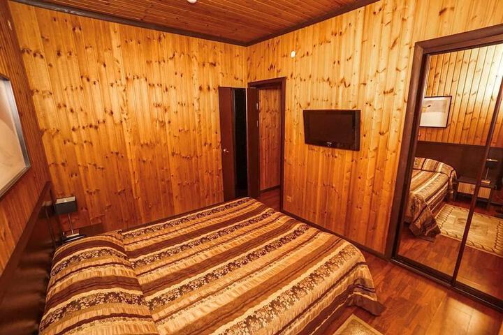 Room 33 of 158