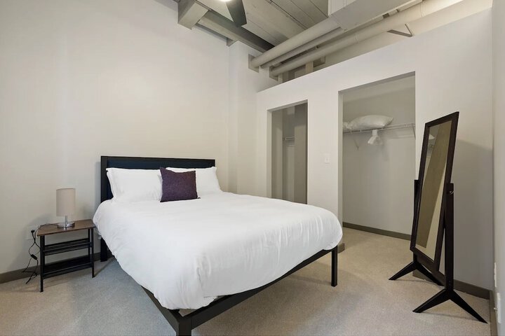 Room 31 of 237