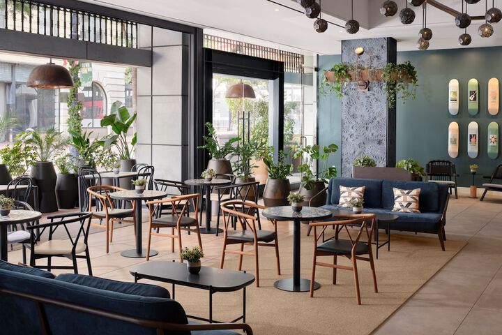 Lobby lounge