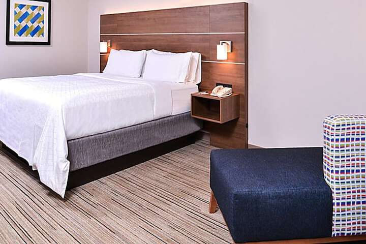 Standard | King Bed (14 of 16)