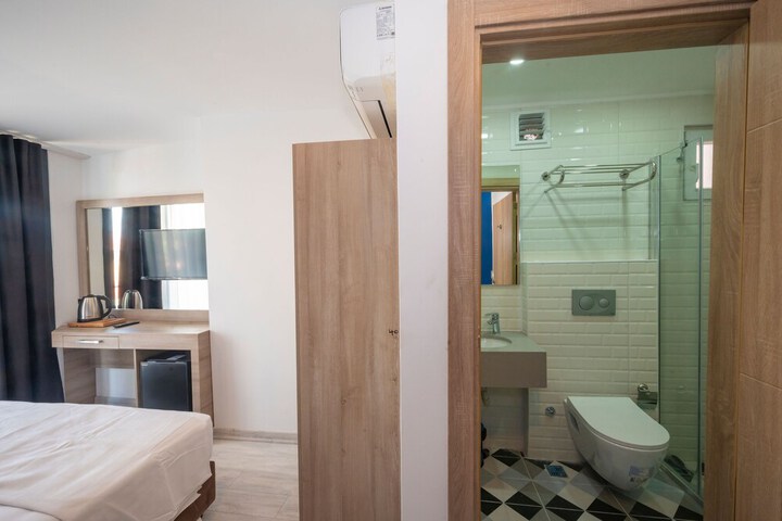 Room 15 of 22