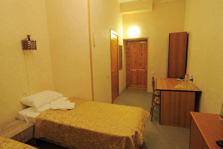 Room 18 of 100