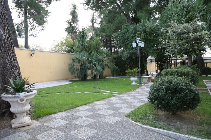 Hotel Exterior 33 of 35