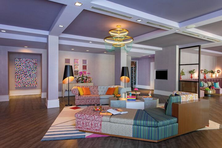 Lobby lounge