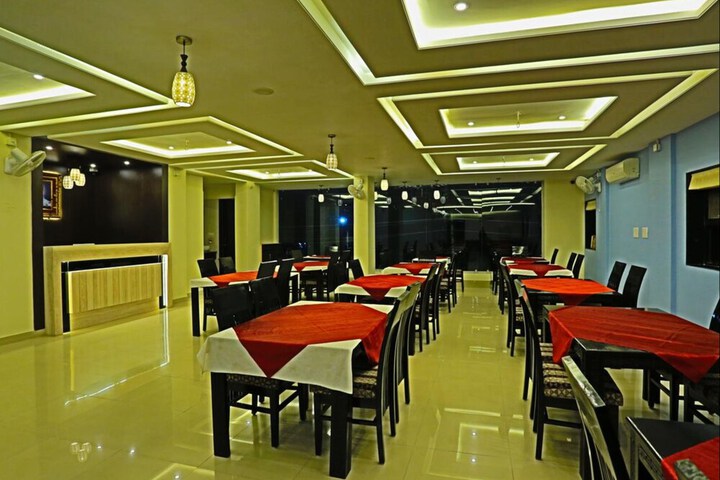 Dining 29 of 37