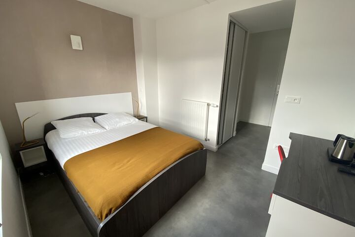 Room 9 of 25