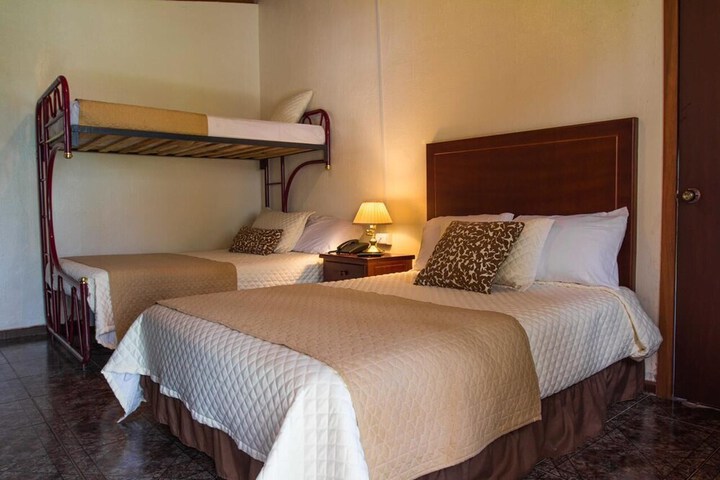 Room 5 of 6