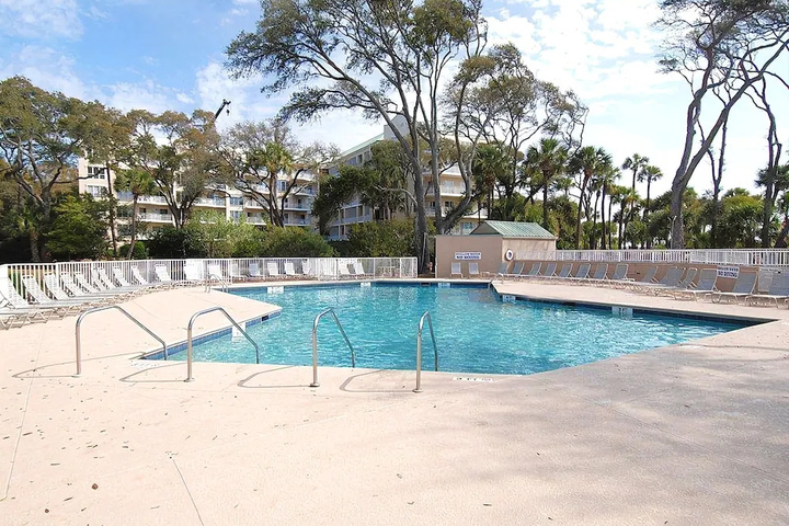 Pool 10 of 17