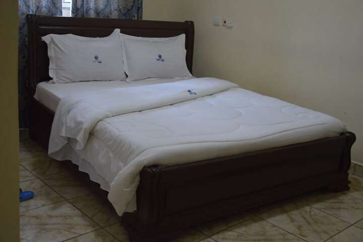Room 3 of 7