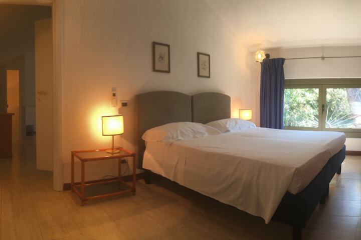 Room 27 of 79
