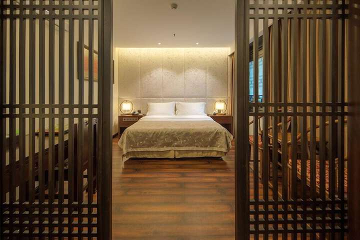 Room 9 of 65