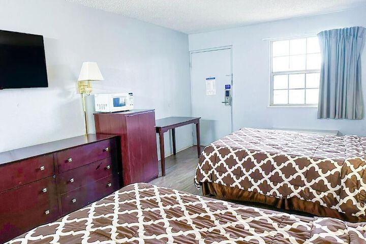 Room 6 of 34