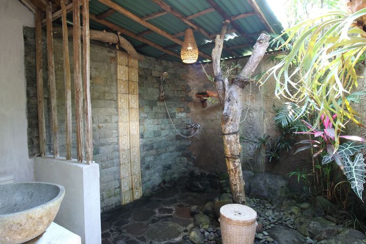 Room 6 of 10