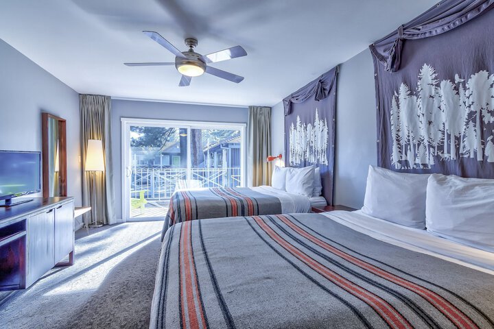 2 Queen Beds (1 of 13)