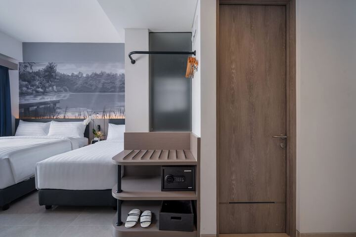 Room 8 of 43