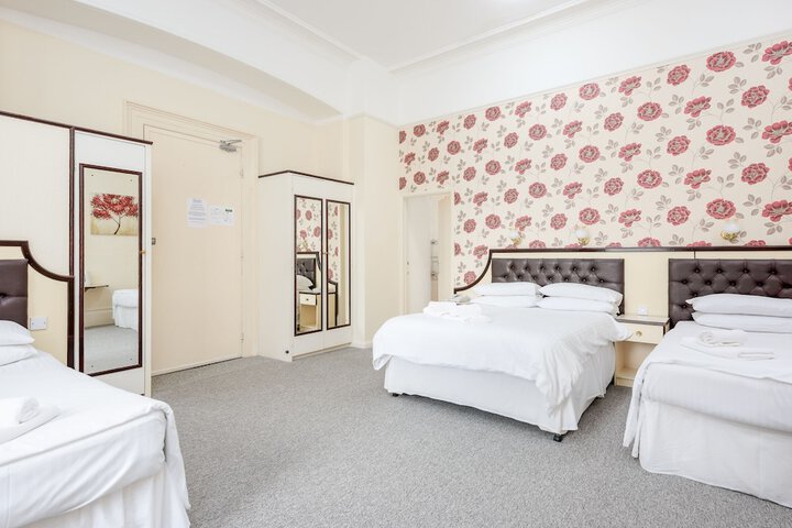 Room 13 of 35