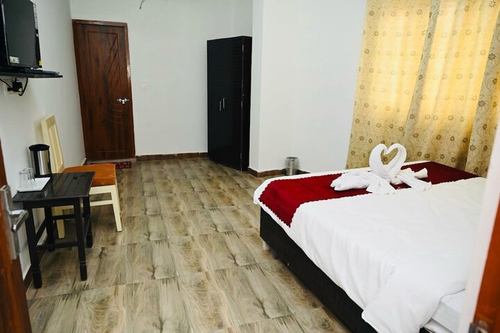 Room 11 of 24