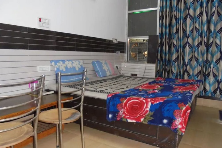 Room 3 of 10