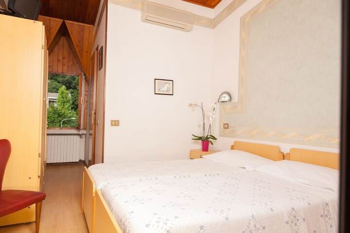 Room 8 of 59