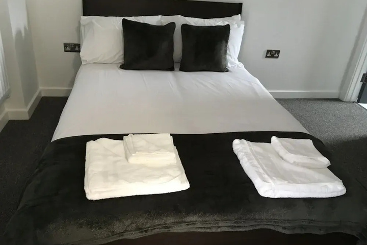 Room 2 of 16