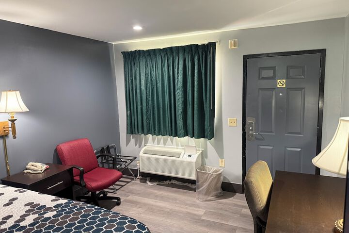Room 33 of 85