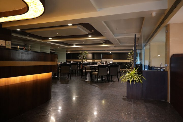 Lounge 17 of 31