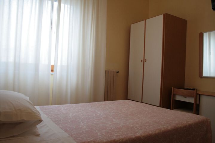 Room 11 of 41