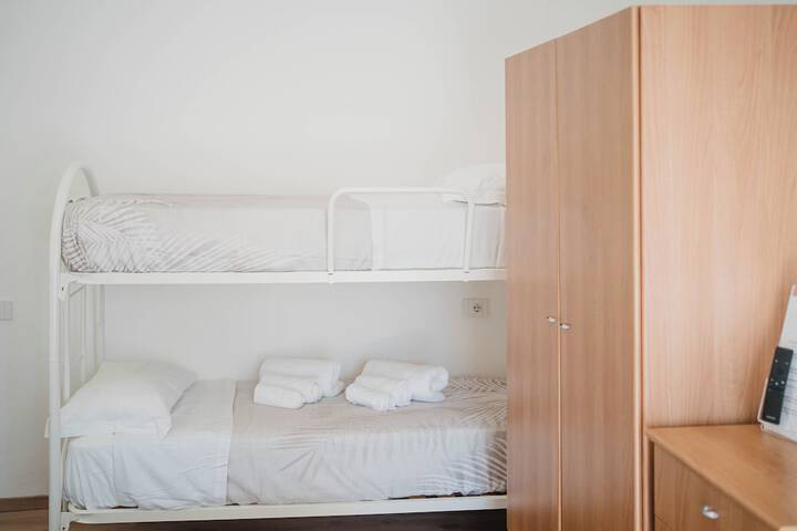 Room 46 of 122
