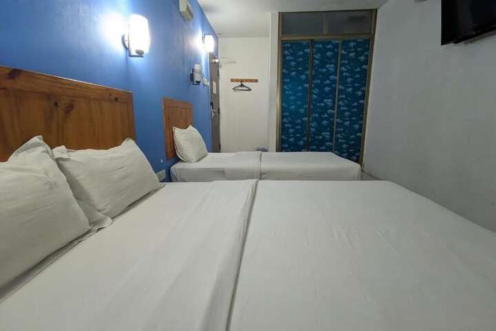 Room 9 of 19