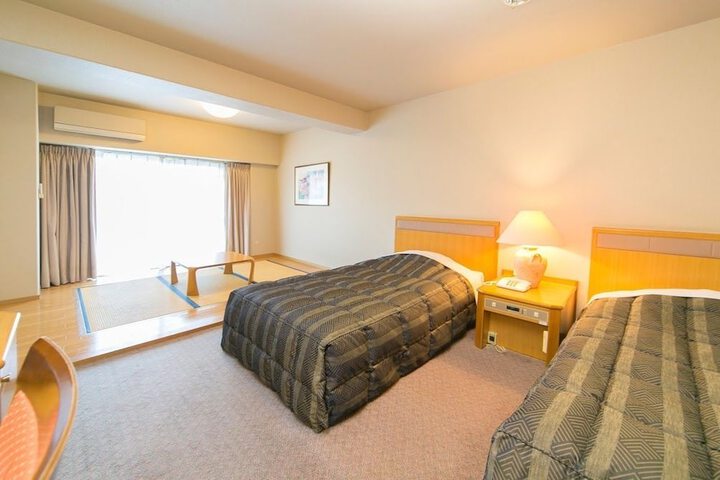 Room 4 of 36