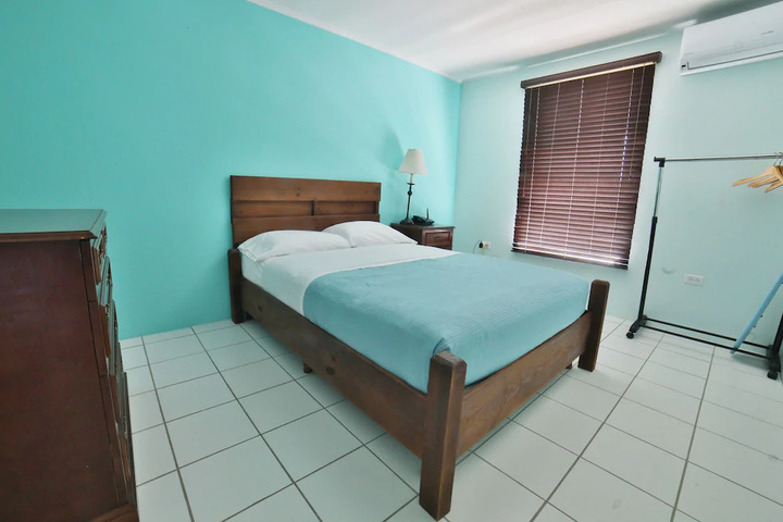Room 2 of 10