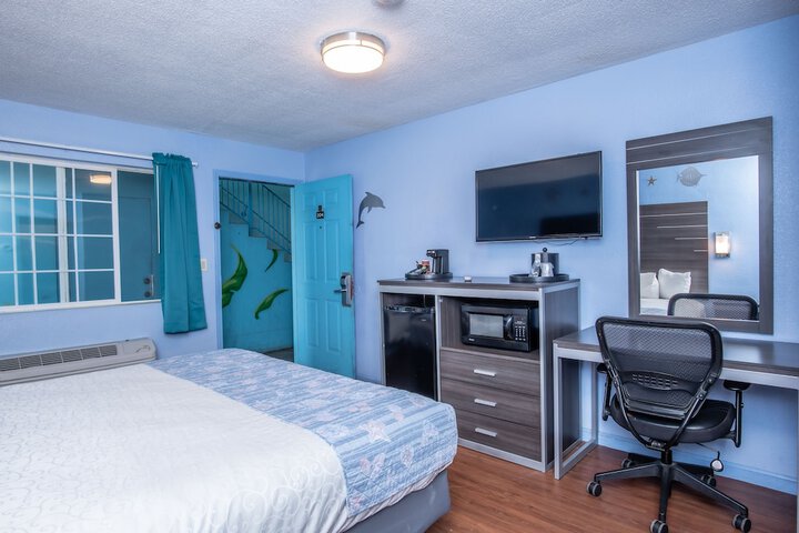 1 King Bed (1 of 18)