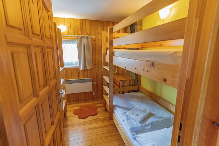 Room 5 of 35